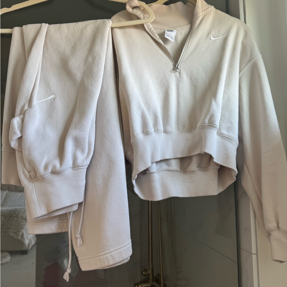 Size Small Worn Once Nike Beige Hoodie and Sweatpants Set